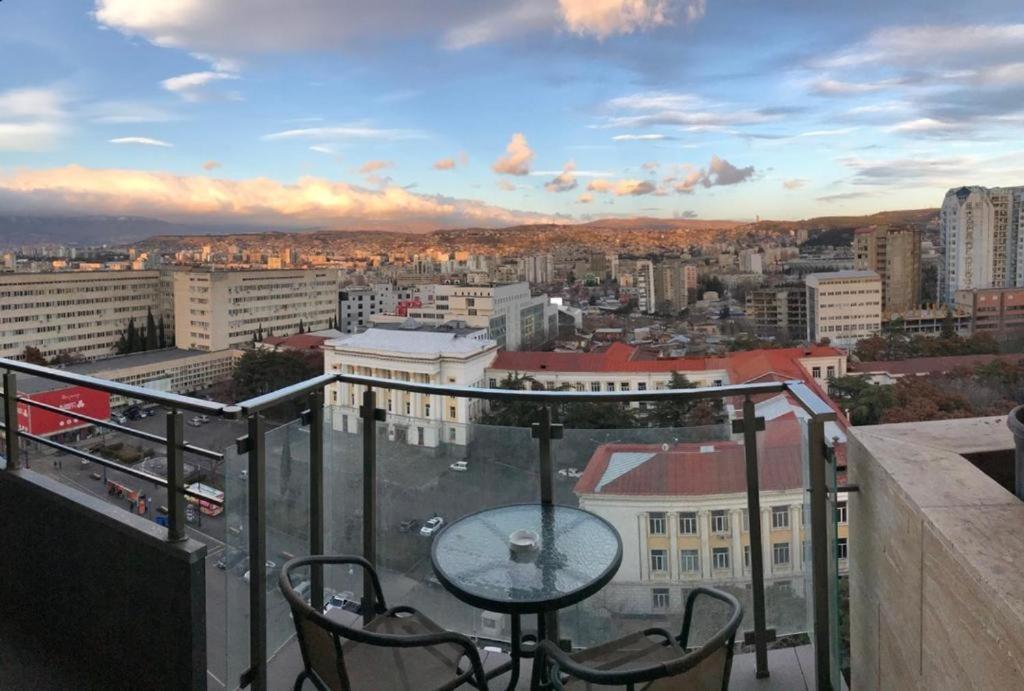 Ameri Plaza Green Apartments Тбилиси Екстериор снимка